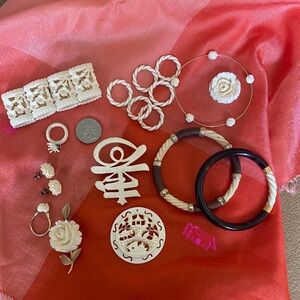 Vintage Ivory Tone Jewelry. Total of 17 Pieces